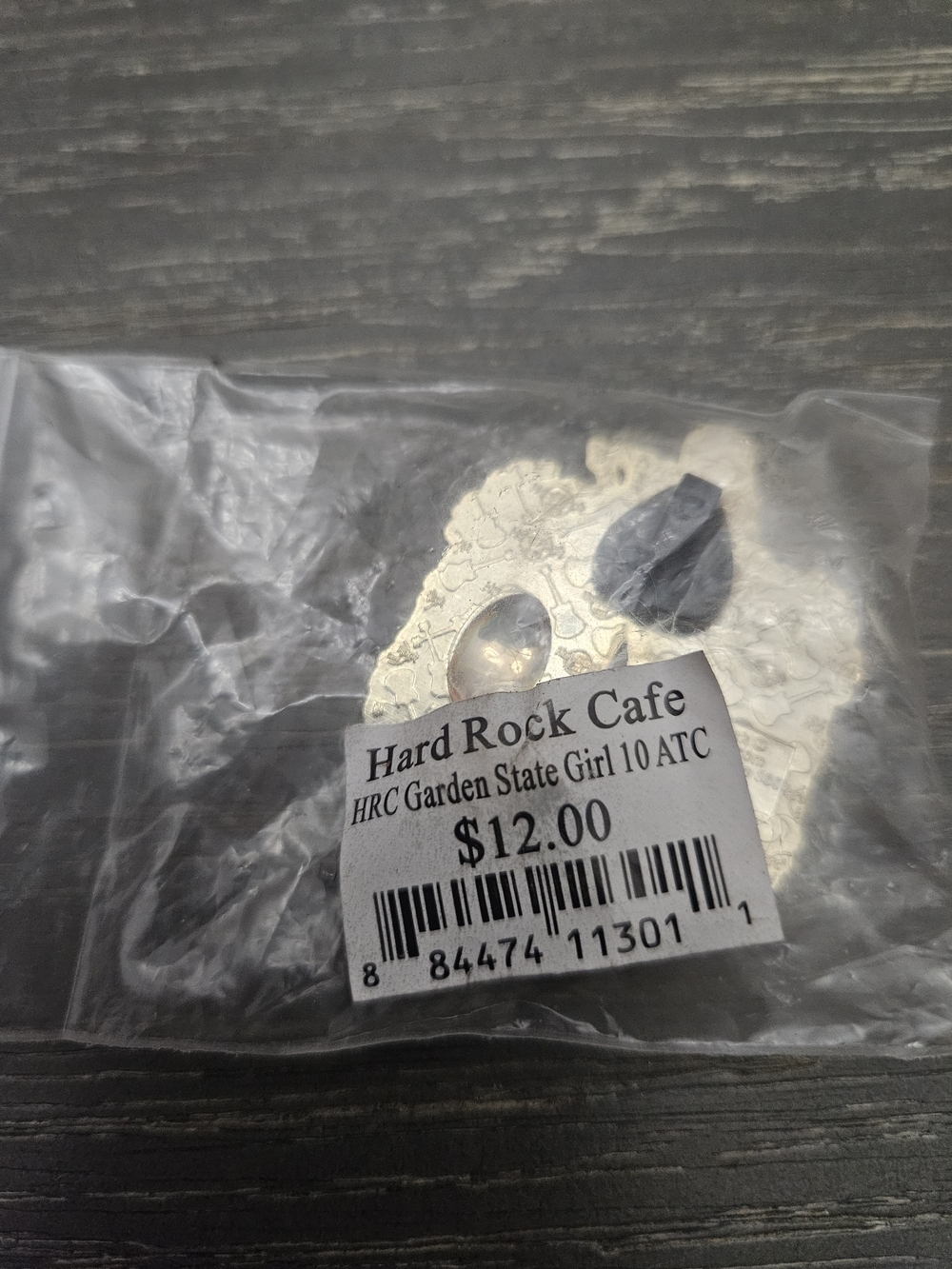 Hard Rock Cafe Atlantic City Pin - Blonde Singer with Cherries - Picture 4 of 5